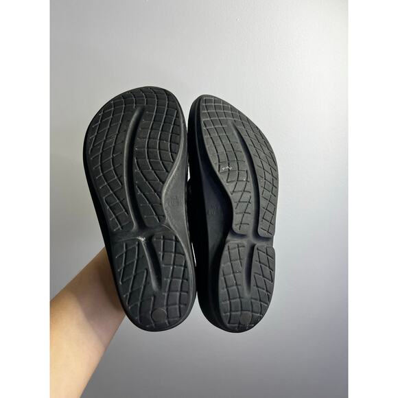 OOFOS Women OOLALA Sandals in Black Size 8 - Picture 3 of 7